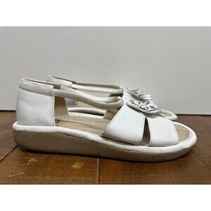 Earth Shoe women size 10 white leather sandals Gelron 2000 Slip on shoes